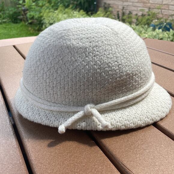 Vintage 60s Cream Knit Cloche Hat Made in USA - Picture 2 of 6